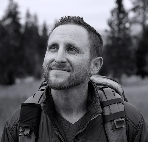 Brad Goldpaint portrait in the field