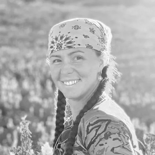 Evie Wilder portrait taken in the Colorado Rockies