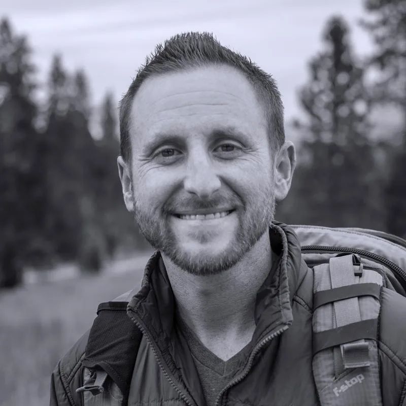 Brad Goldpaint portrait in the field